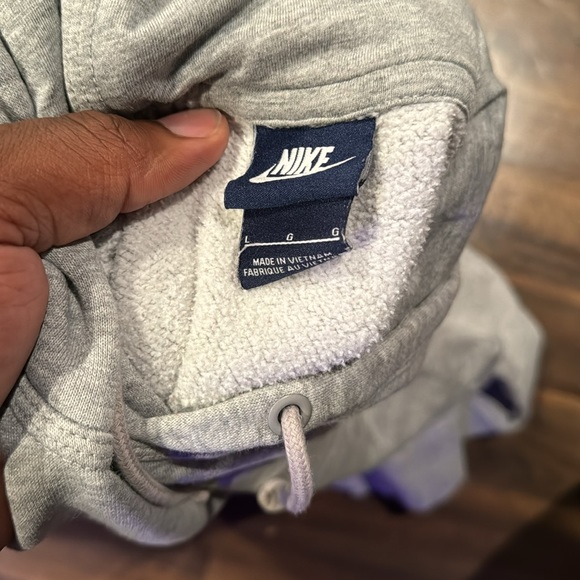 Nike Sportswear Solo Swoosh Fleece Pullover Hoodie - Picture 4 of 4